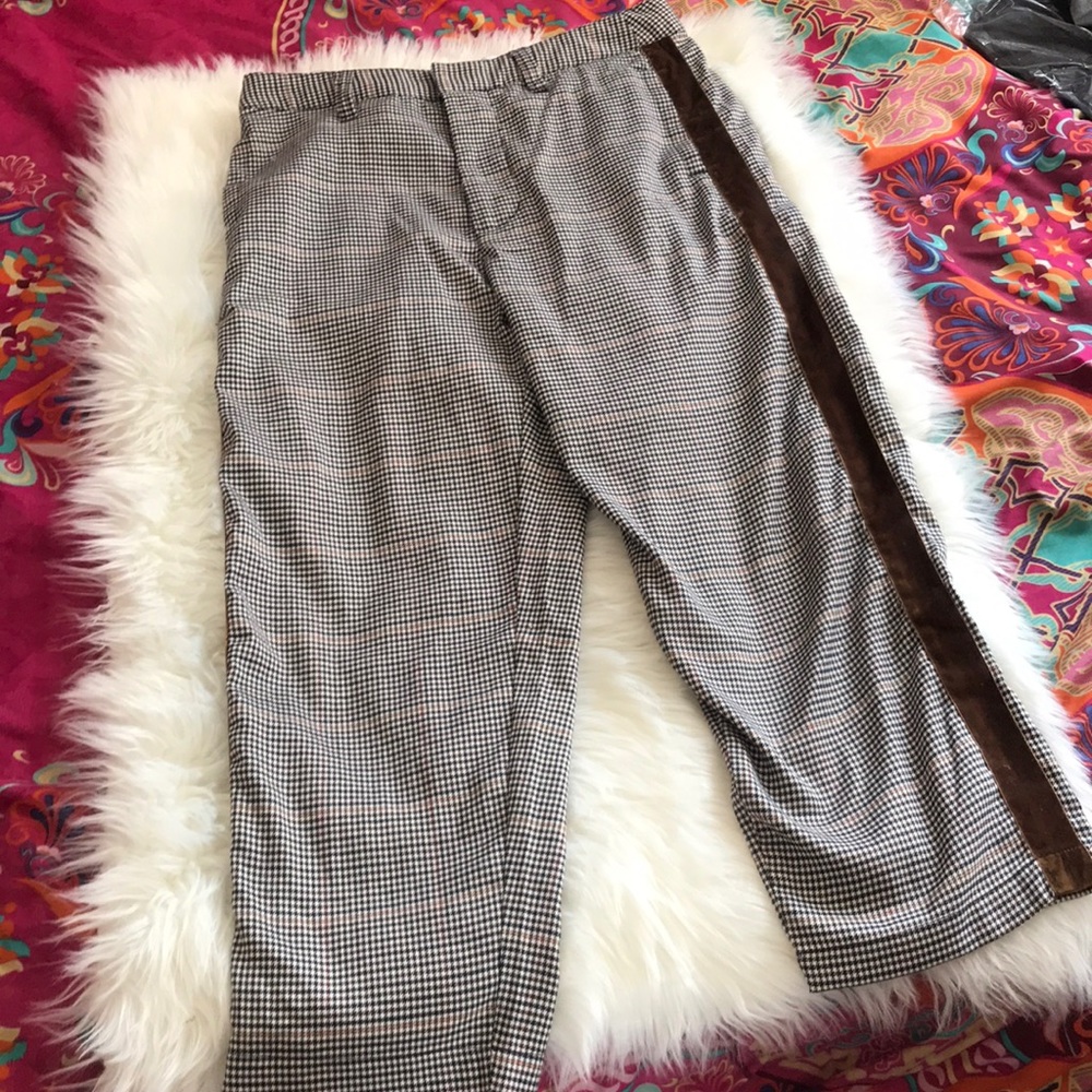 - Urban outfitters Crop pants size 30